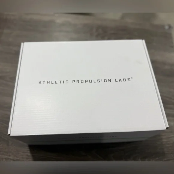 NWT-In Box APL Women's Ascend Sneakers - Picture 7 of 8